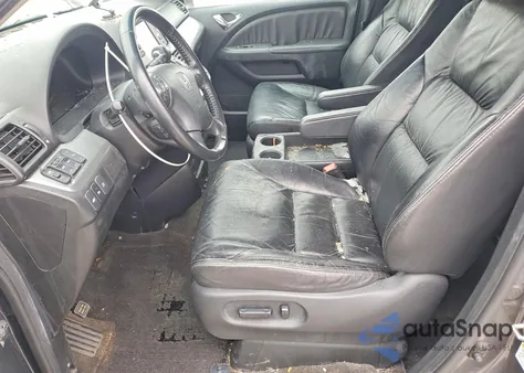 2010 Honda Odyssey Touring z USA, uszkodzony, nr VIN 5FNRL3H96AB069183